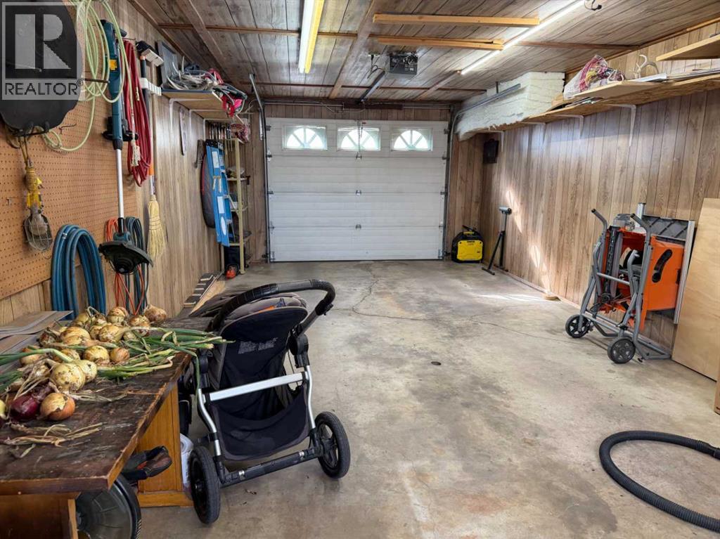 4925 56 Avenue - 48