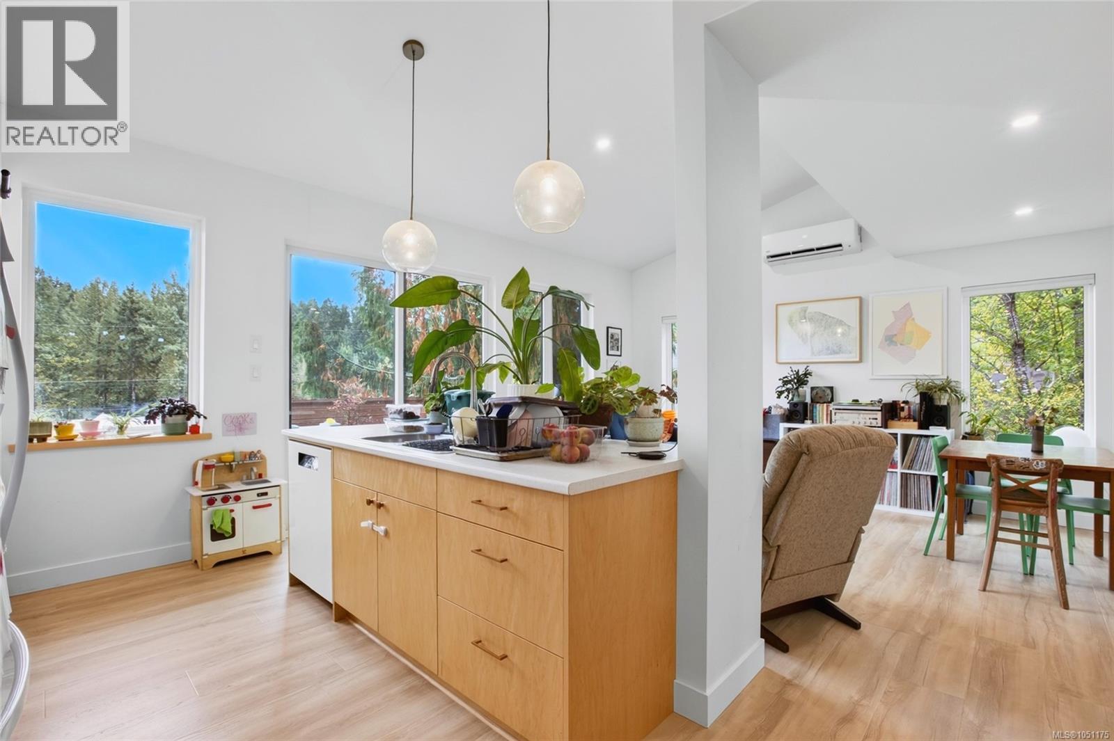 2522 Dunsmuir Ave - 10
