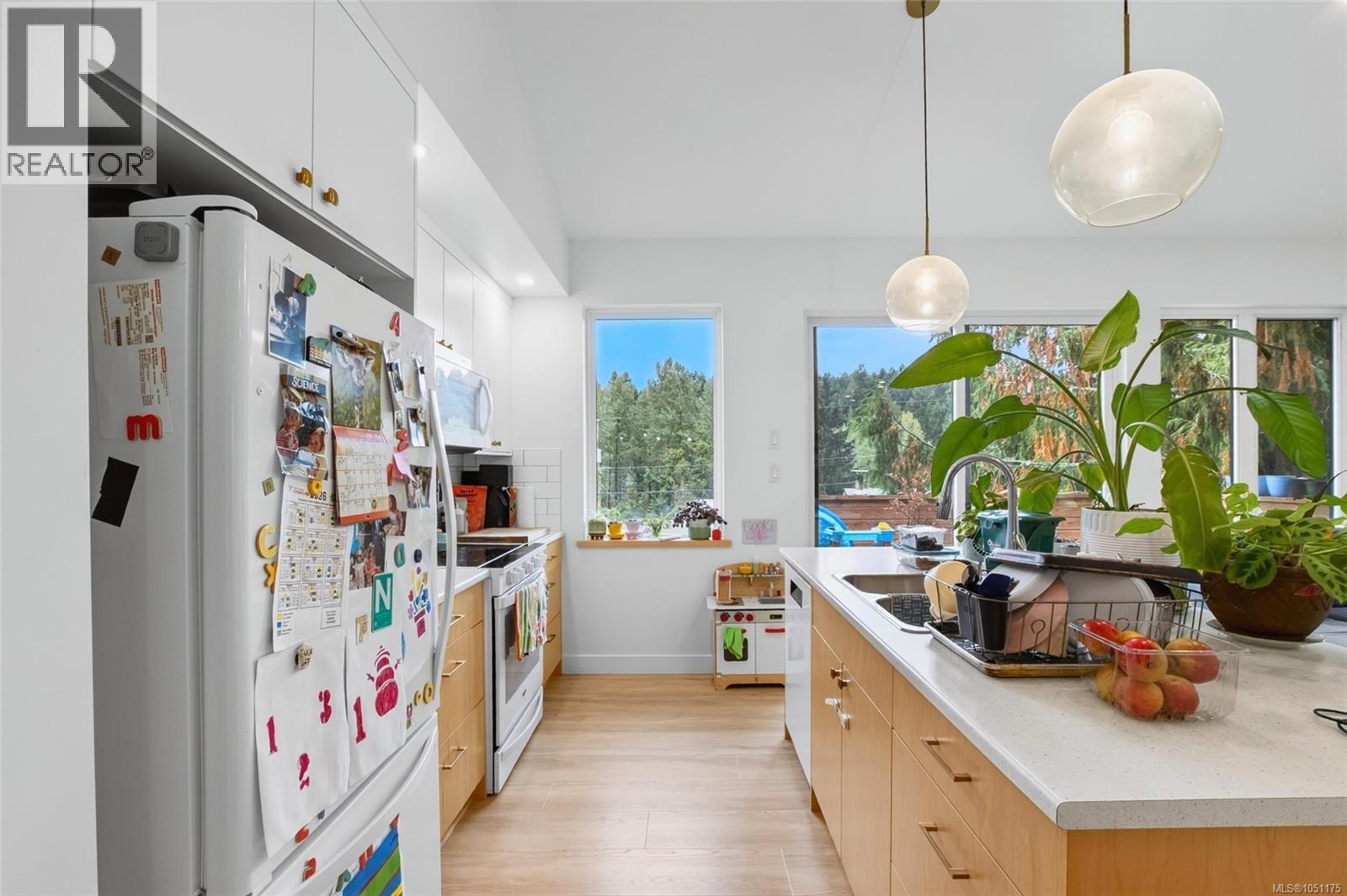 2522 Dunsmuir Ave - 4