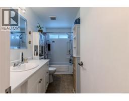 832 Holly Hill Rd, Nanaimo, BC V9R5T1 Photo 24