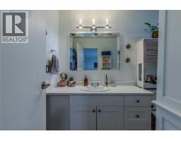 832 Holly Hill Rd, Nanaimo, BC V9R5T1 Photo 23