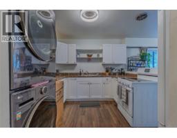 Kitchen - 832 Holly Hill Rd, Nanaimo, BC V9R5T1 Photo 7