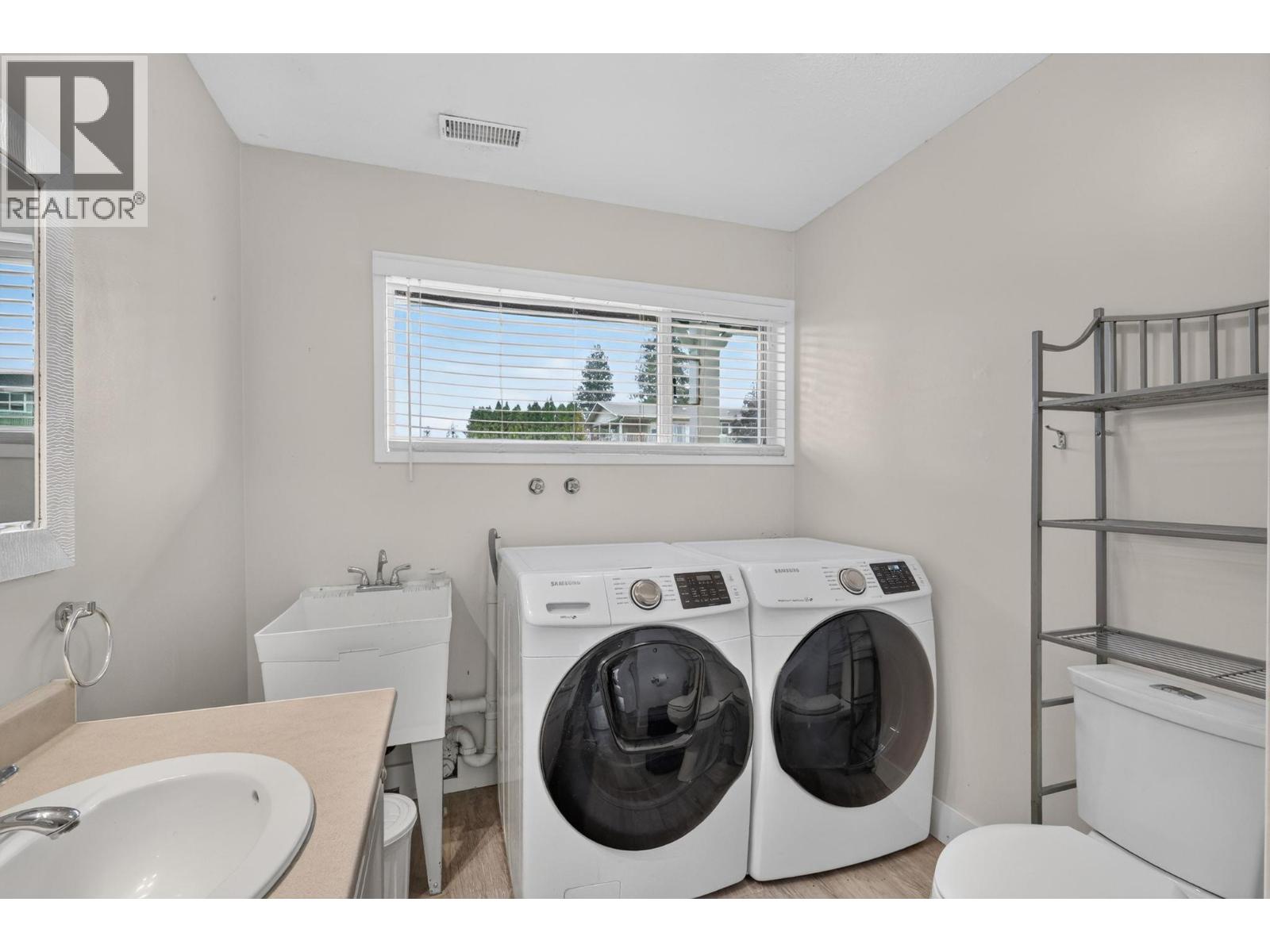 2571 Pineridge Place - Image 23