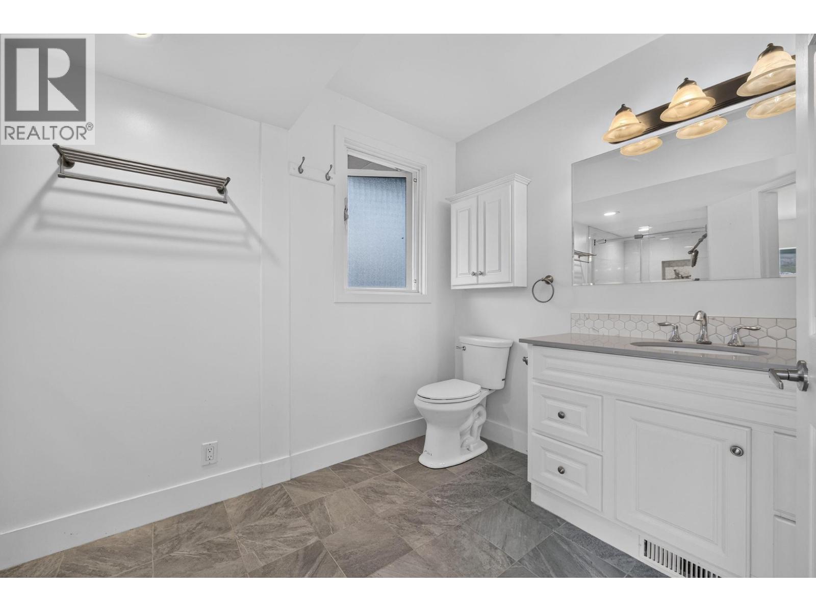 2571 Pineridge Place - Image 34