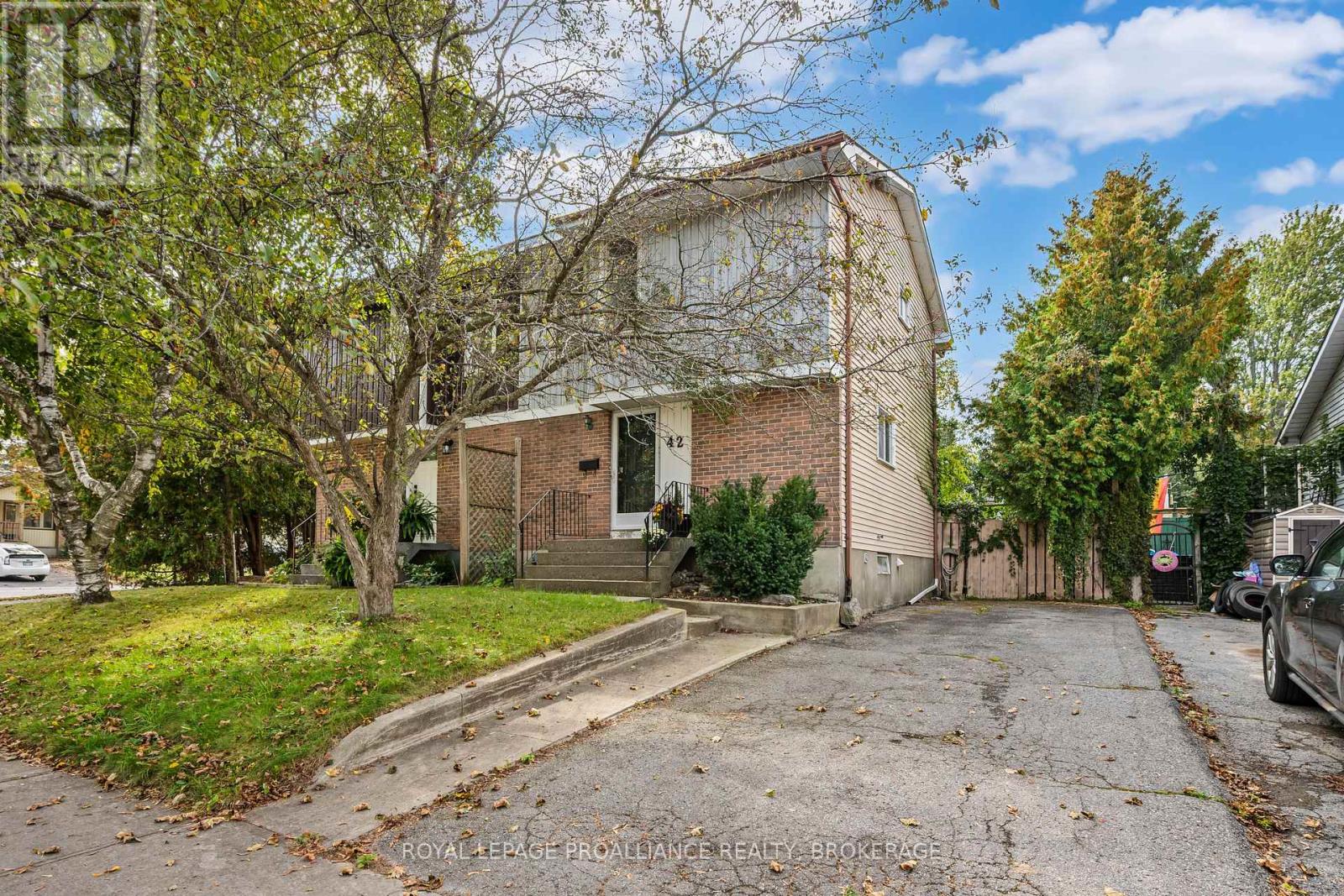 42 WYCLIFFE CRESCENT - 1