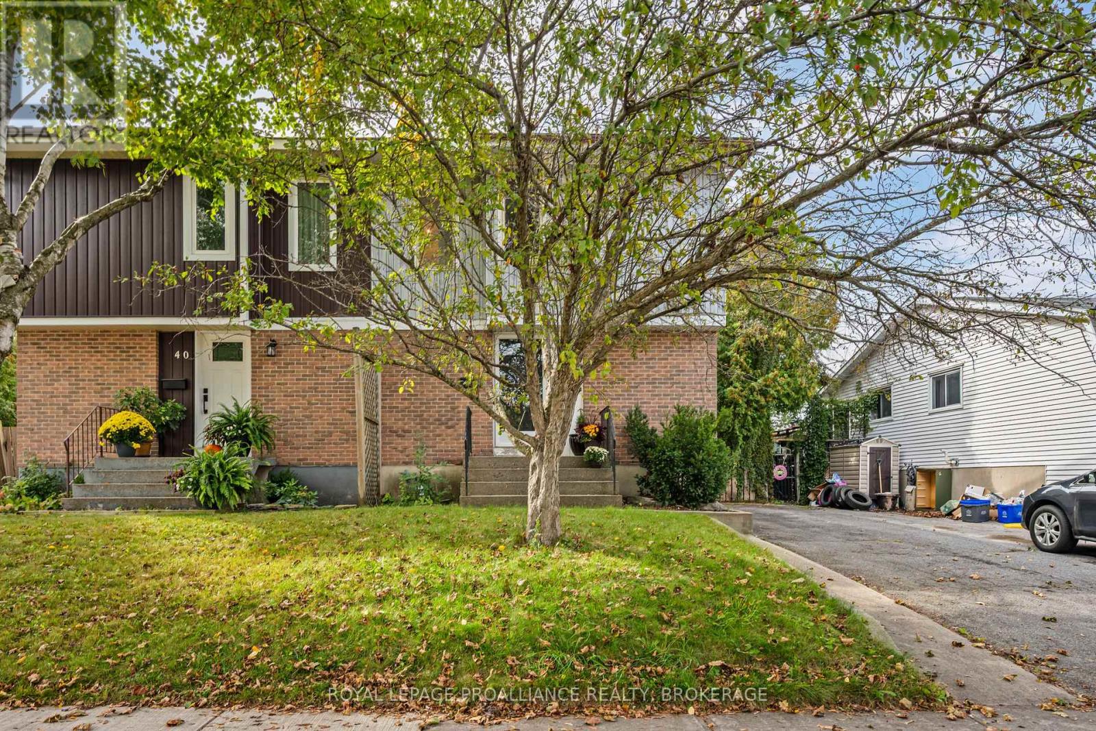 42 WYCLIFFE CRESCENT - 2