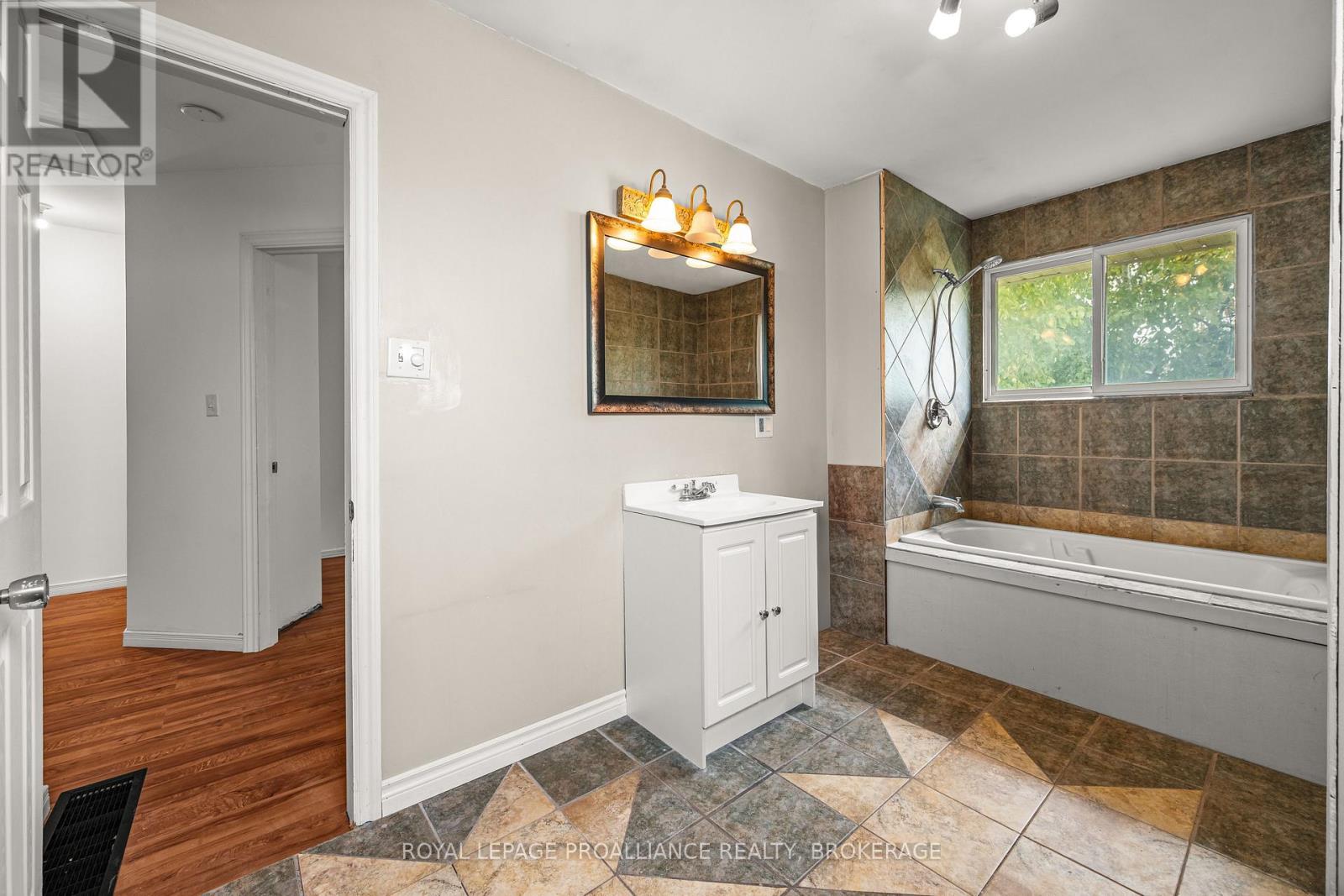 42 WYCLIFFE CRESCENT - Image 21