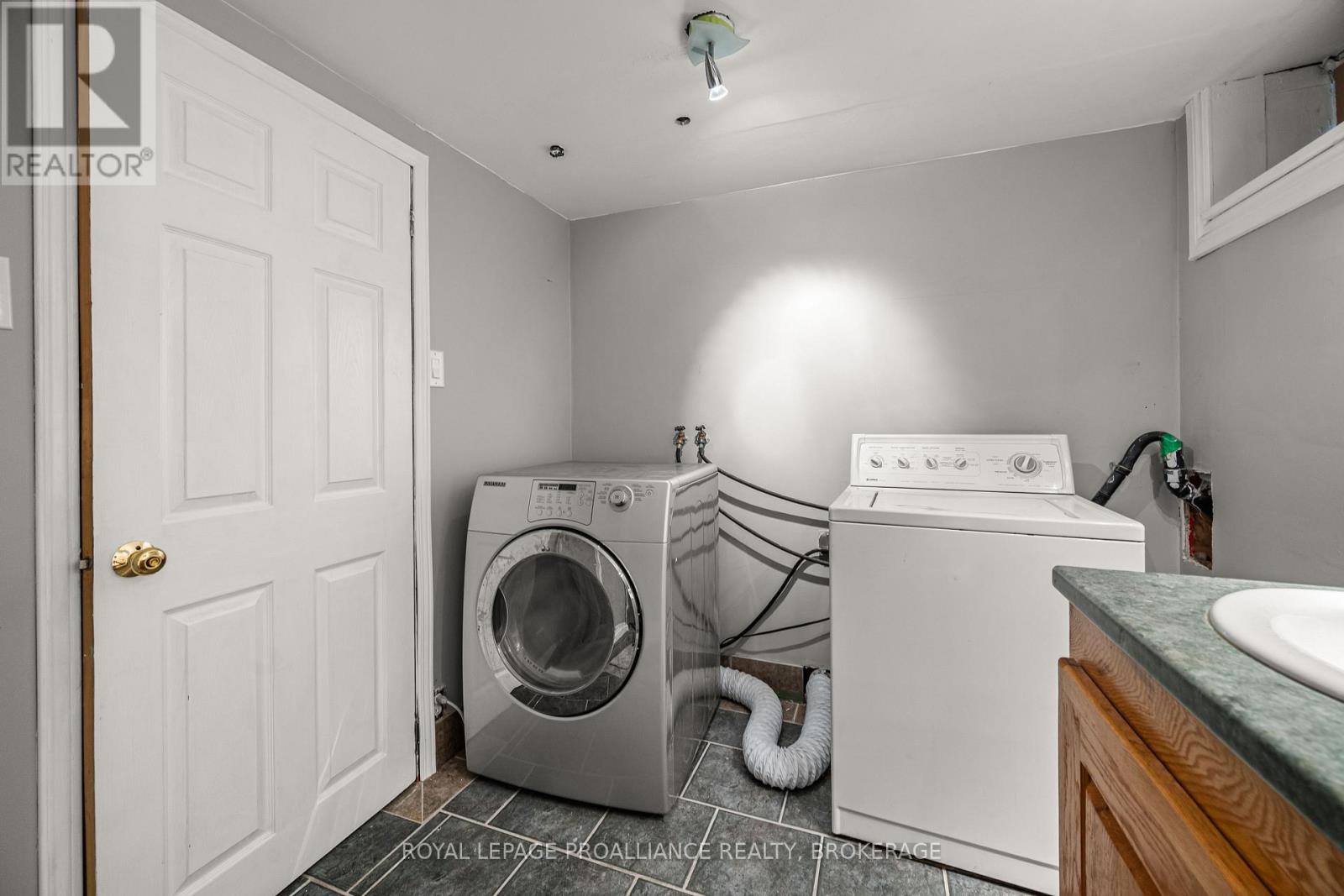 42 WYCLIFFE CRESCENT - 25