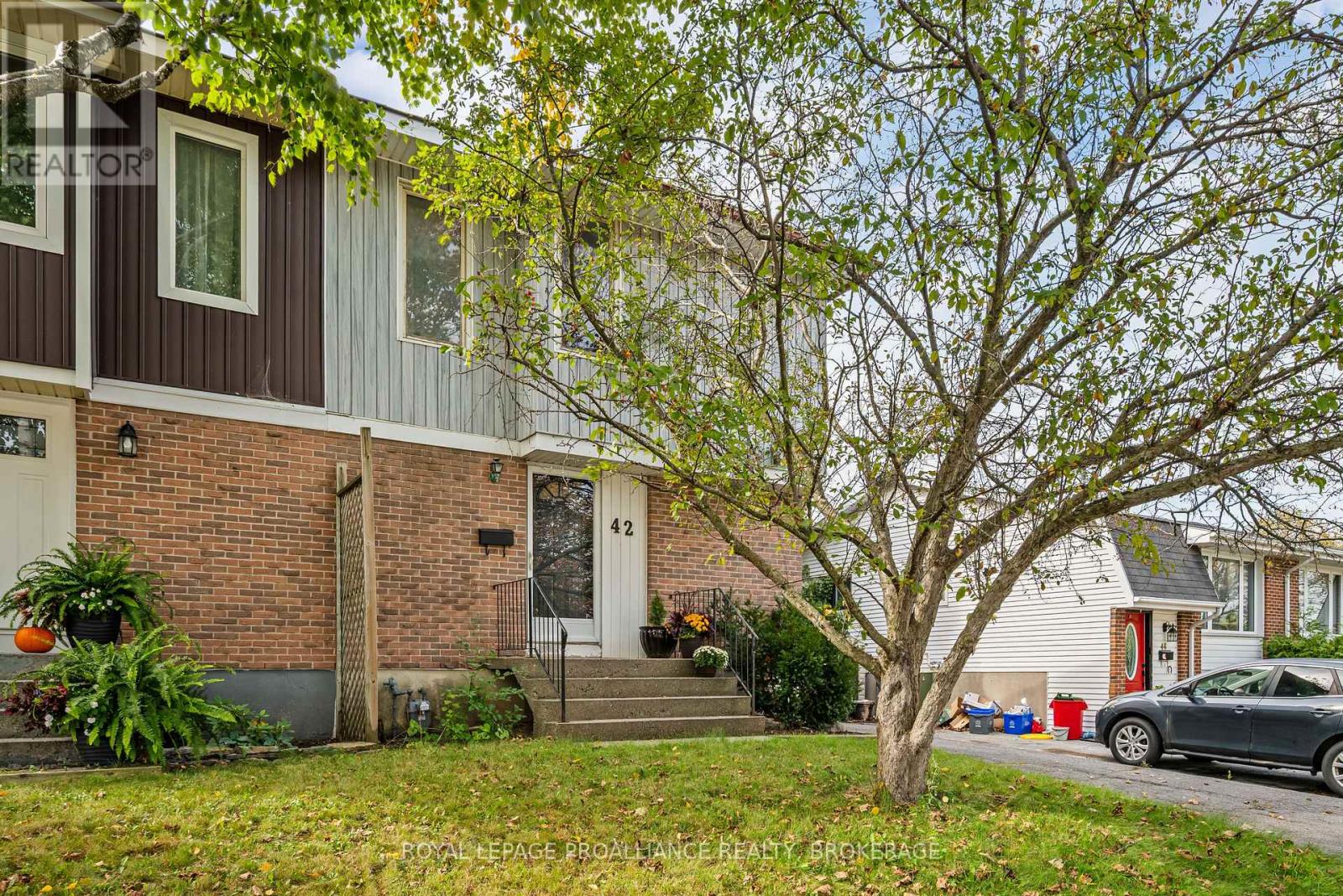 42 WYCLIFFE CRESCENT, Kingston (East of Sir John A. Blvd) — photo 3