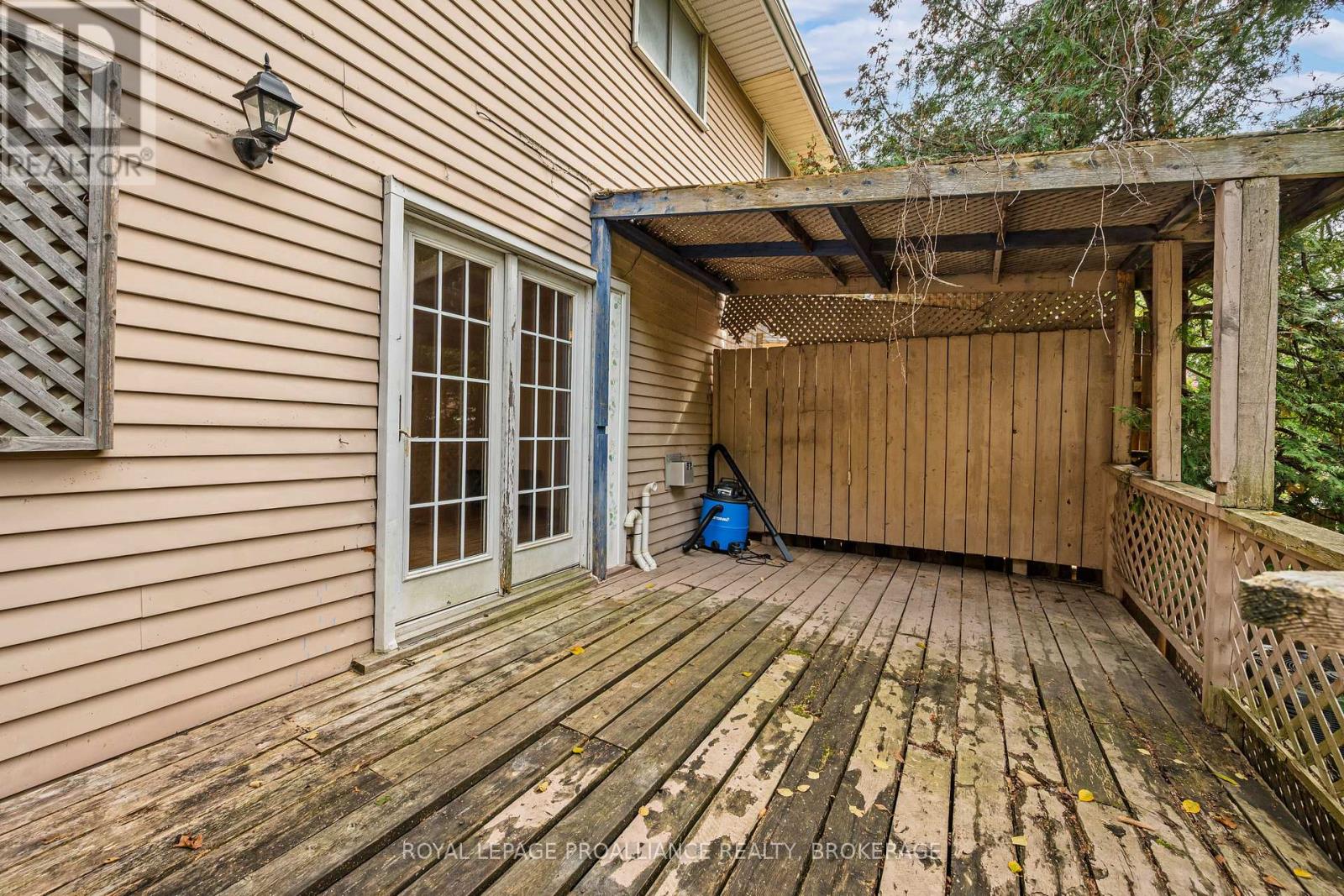 42 WYCLIFFE CRESCENT - 31