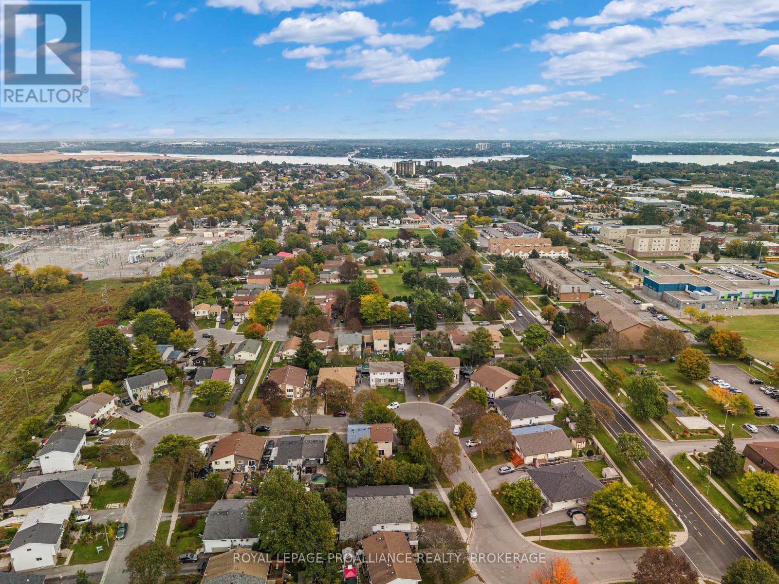 42 WYCLIFFE CRESCENT - 38