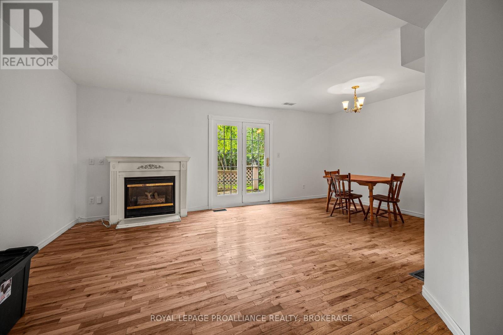 42 WYCLIFFE CRESCENT - 6