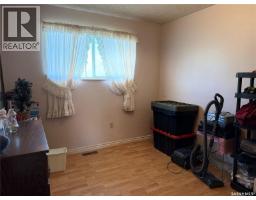 Laundry room - 201 2nd Avenue, Melfort, SK S0E1A0 Photo 9