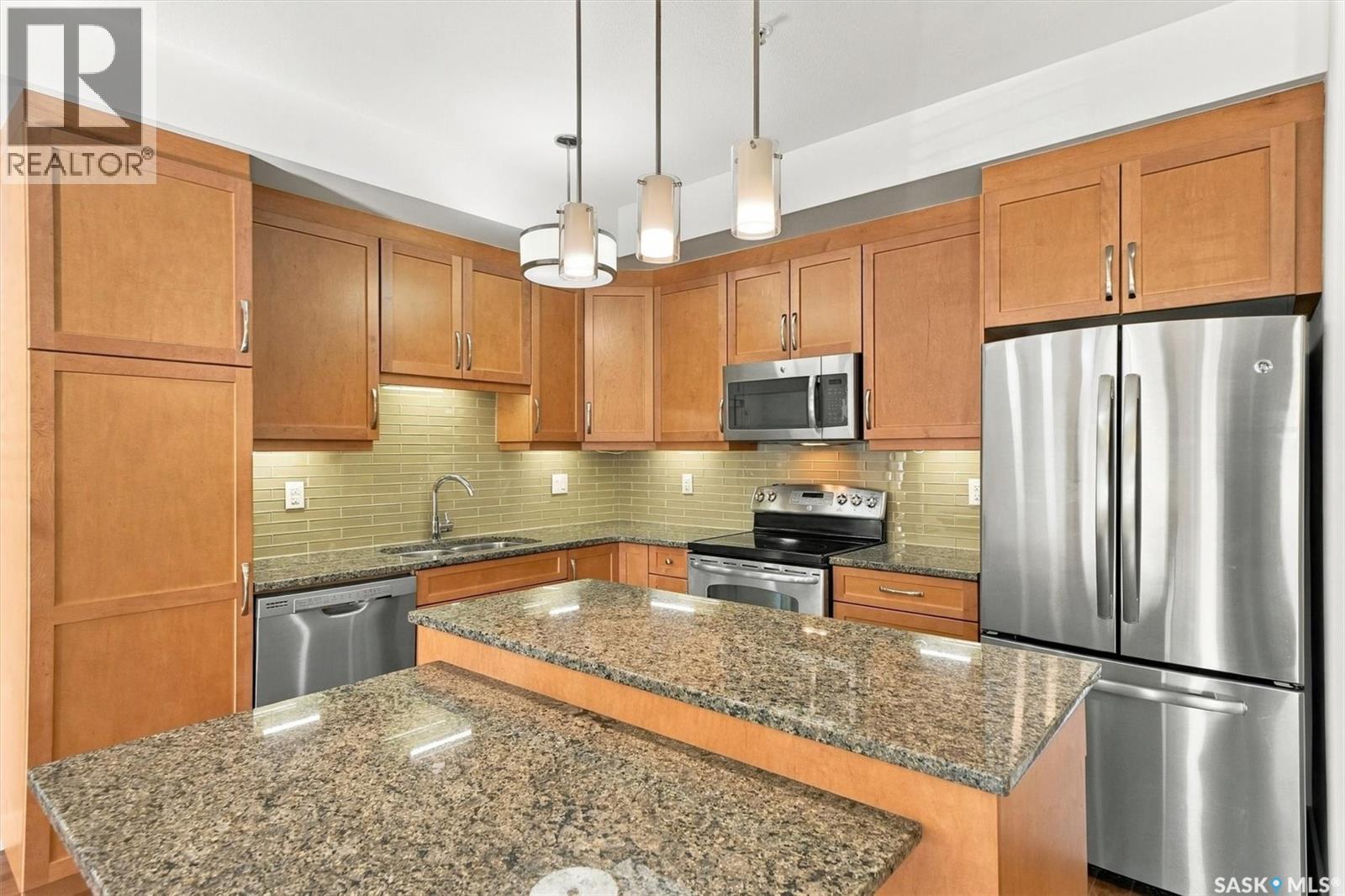 #111 1035 Moss AVENUE - 3