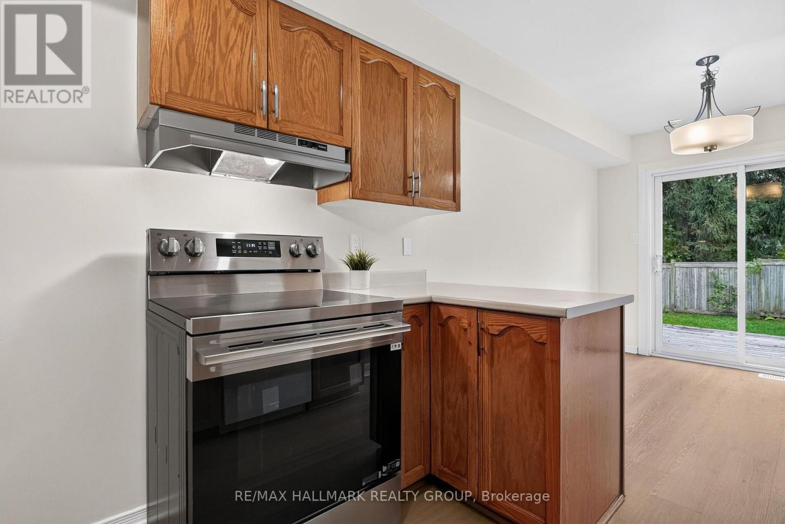 49 ROBARTS CRESCENT - Image 13