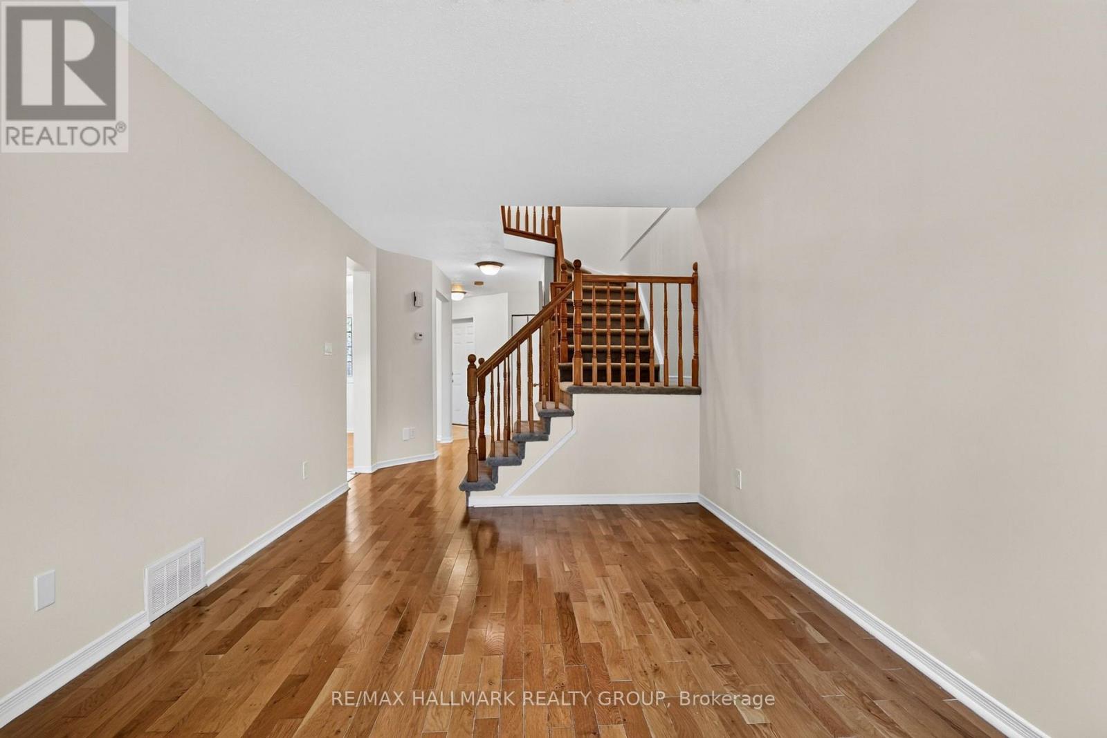 49 ROBARTS CRESCENT - 18