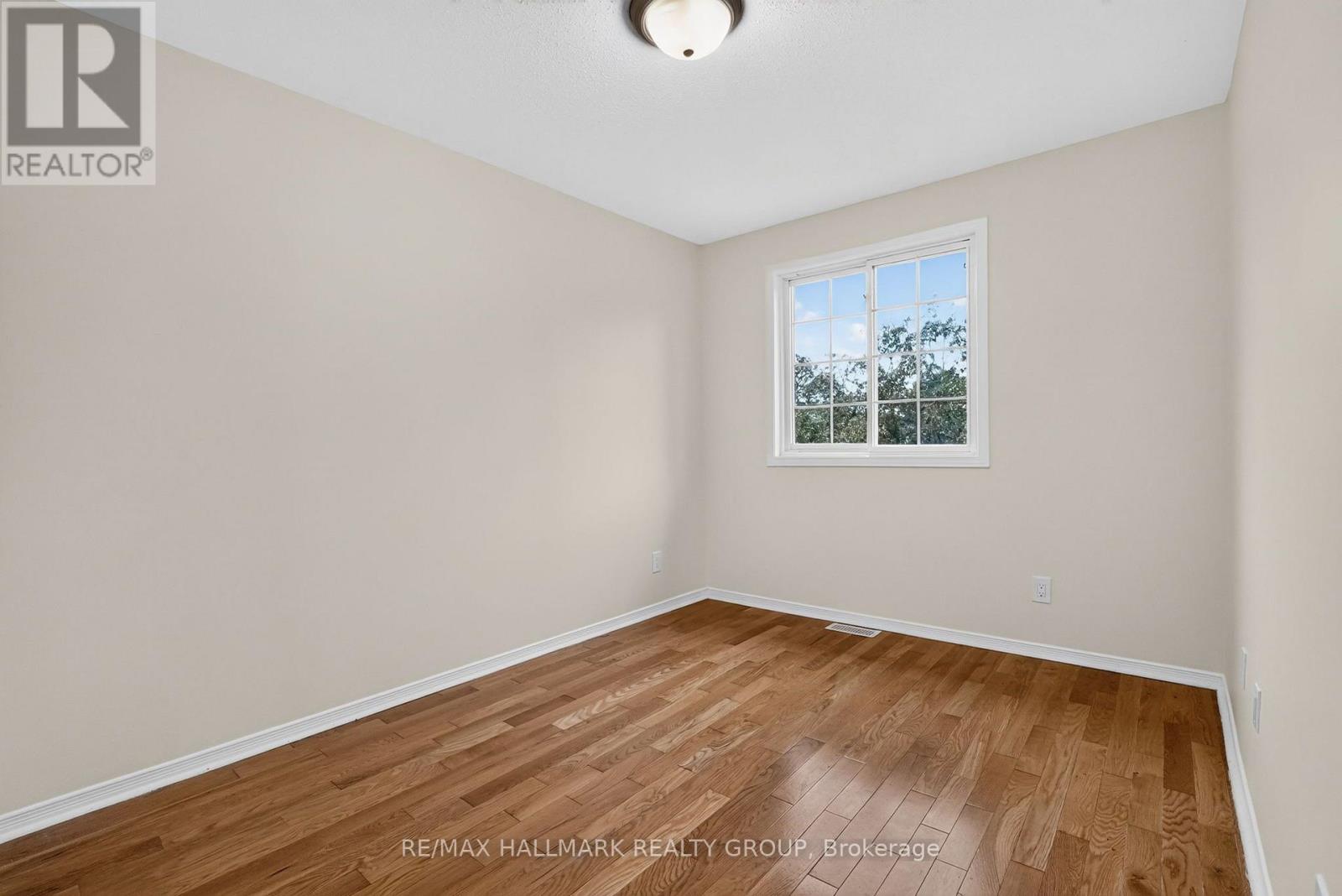 49 ROBARTS CRESCENT - 24