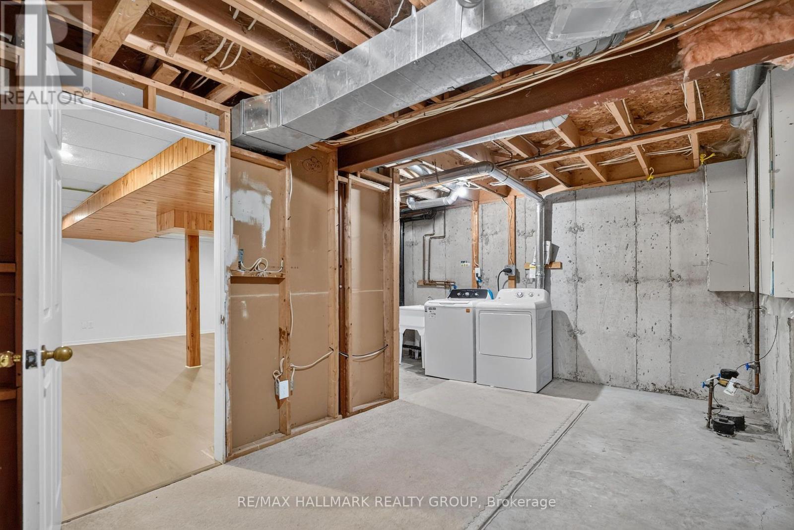 49 ROBARTS CRESCENT - 36