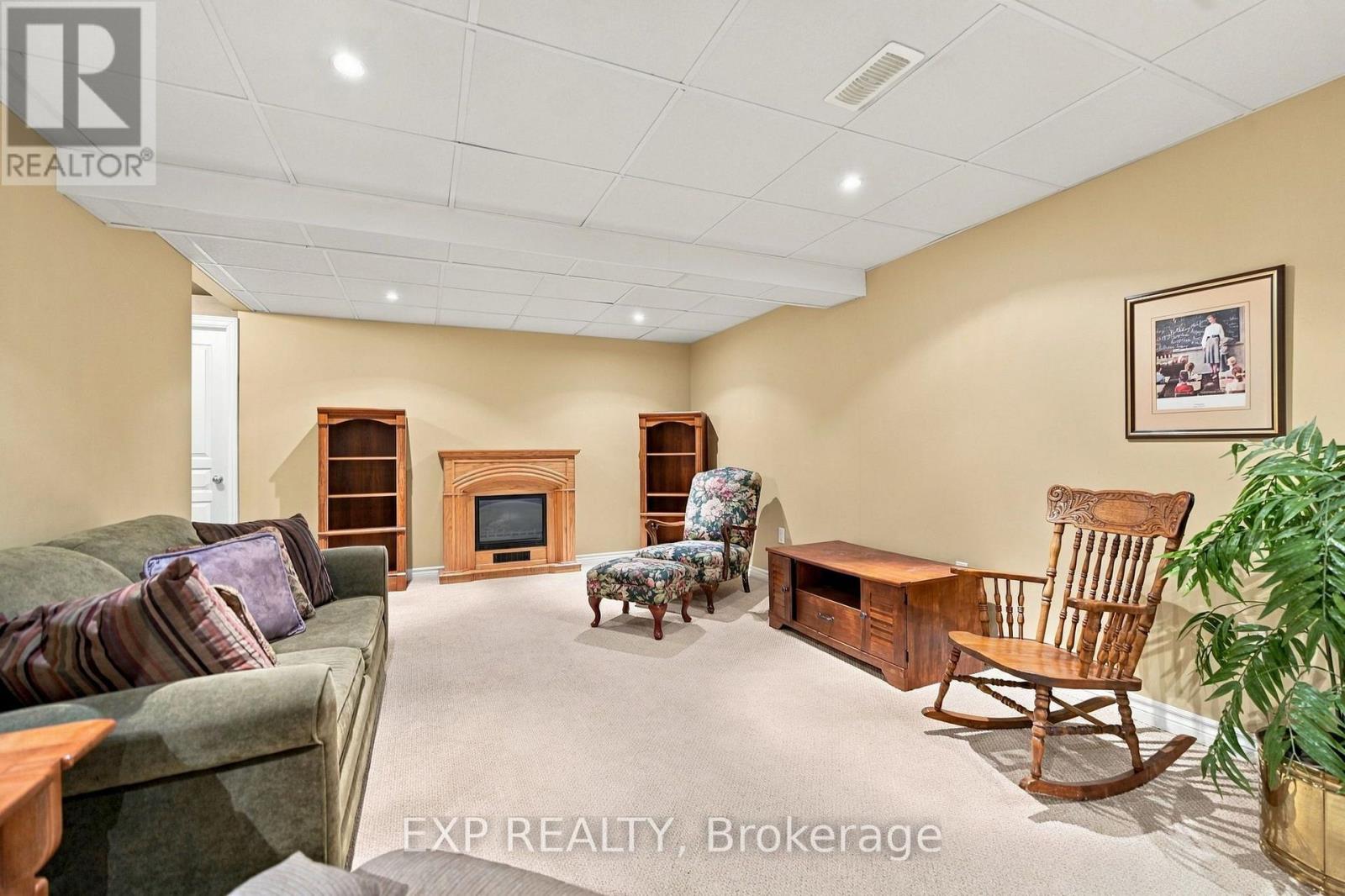 #22 3241 MONTROSE ROAD - 30
