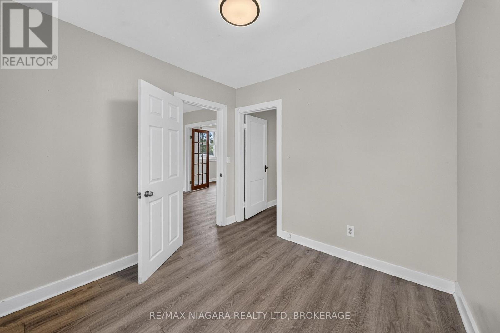 6520 BARKER STREET - 10