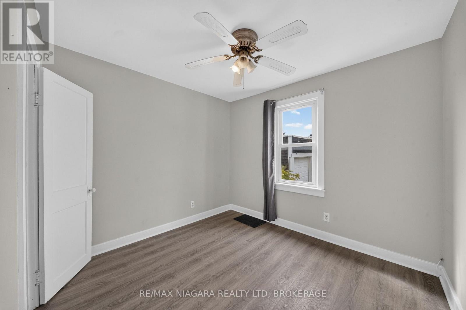 6520 BARKER STREET - 18
