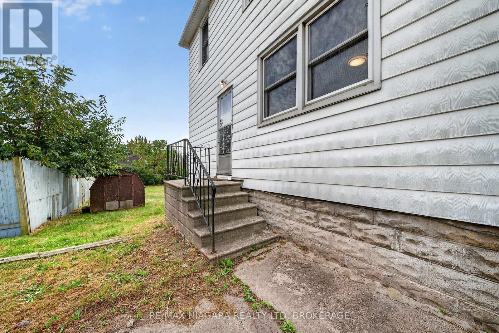 6520 BARKER STREET - 22