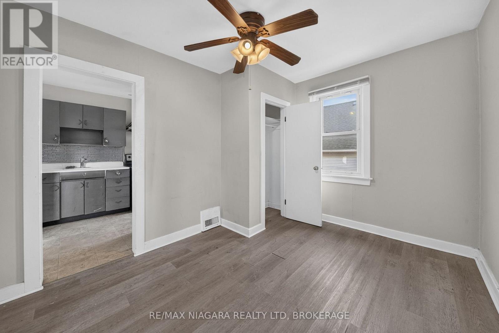 6520 BARKER STREET - 34