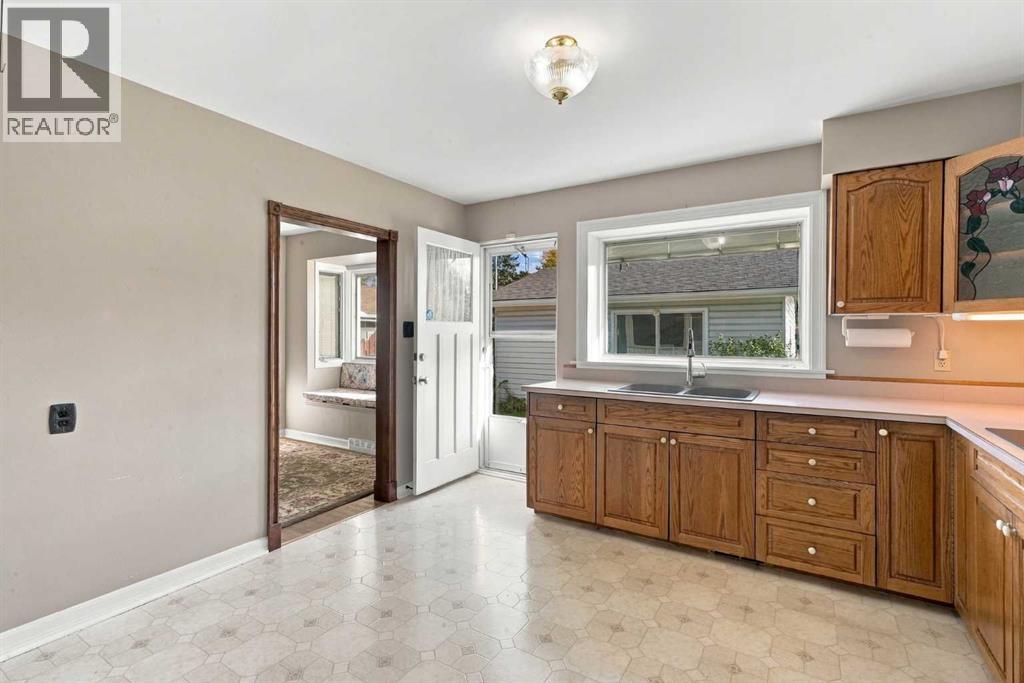120 Fairview Crescent SE - photo 10