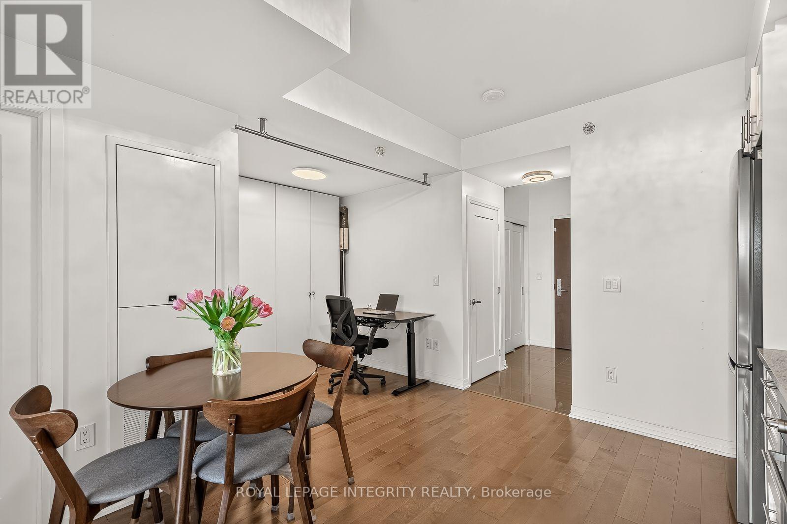#703 805 CARLING AVENUE - 36