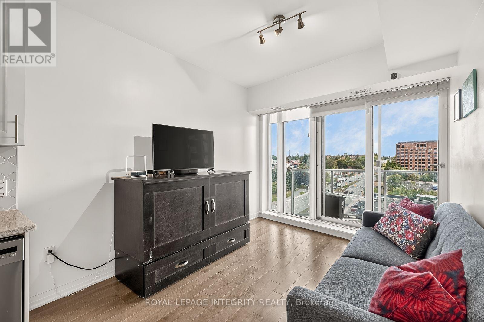 #703 805 CARLING AVENUE - 32