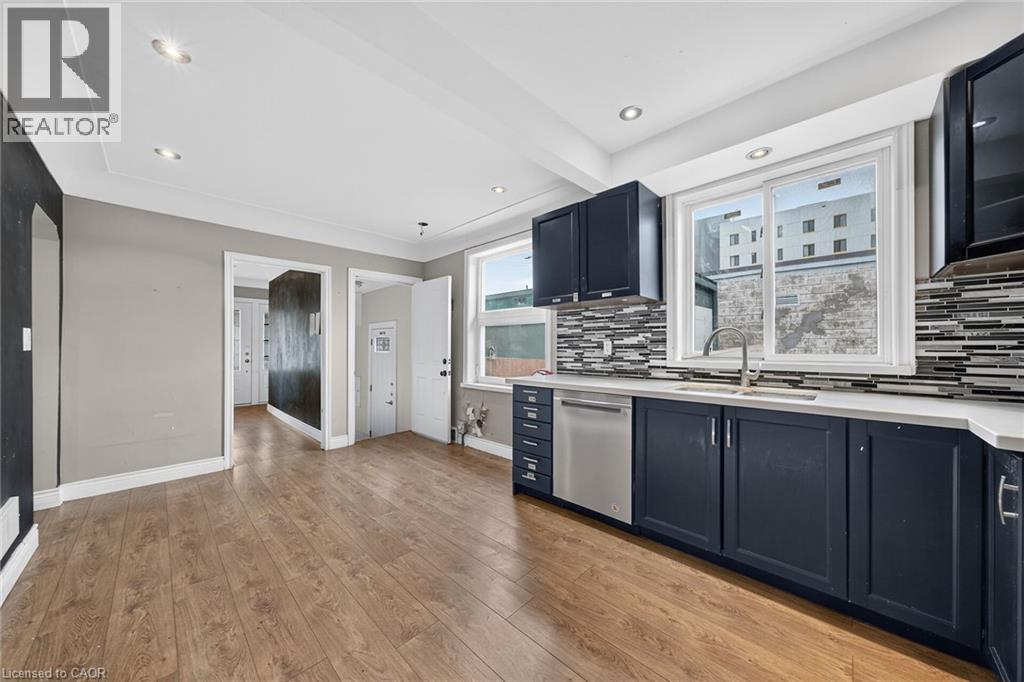 11 SELKIRK Avenue - 12