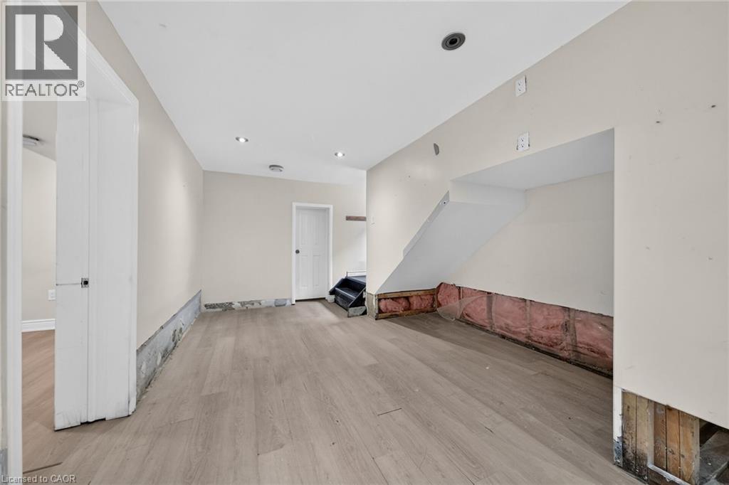 11 SELKIRK Avenue - 26