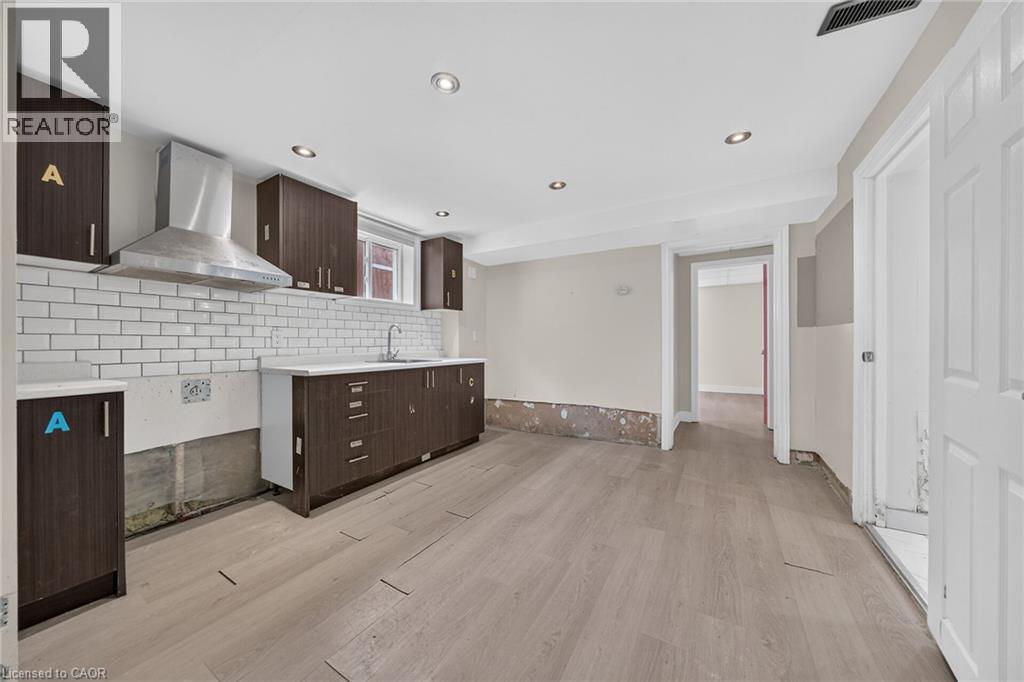 11 SELKIRK Avenue - 27