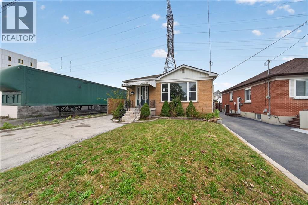 11 SELKIRK Avenue - 3