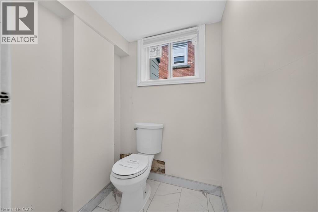 11 SELKIRK Avenue - 32