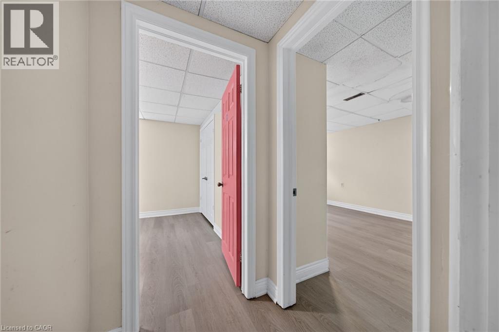 11 SELKIRK Avenue - 33