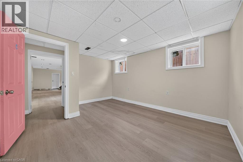 11 SELKIRK Avenue - 34
