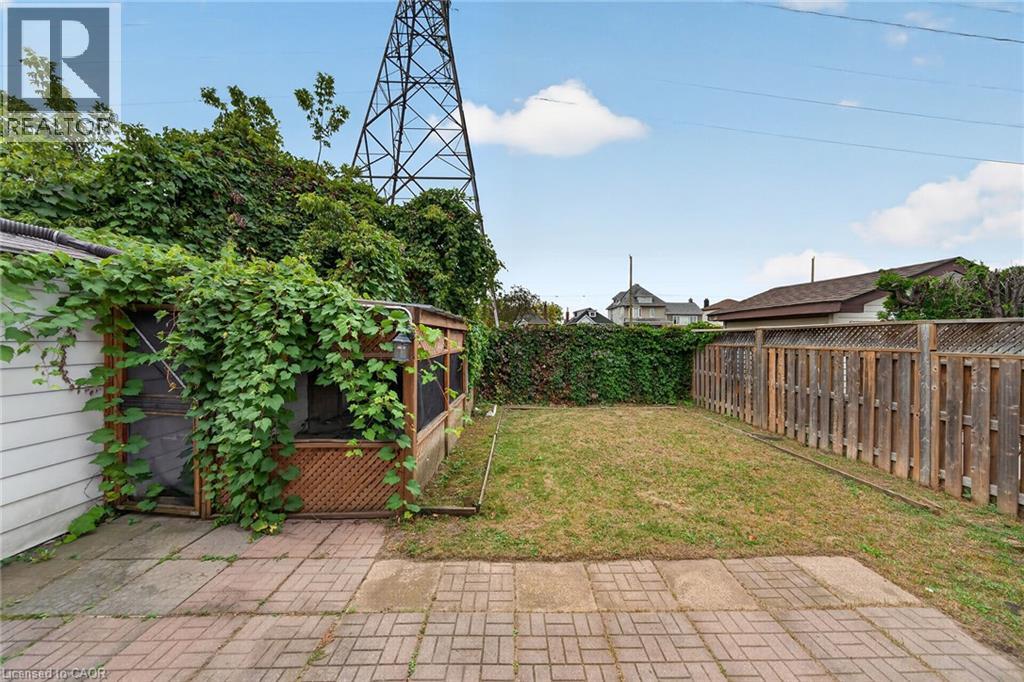 11 SELKIRK Avenue - 42