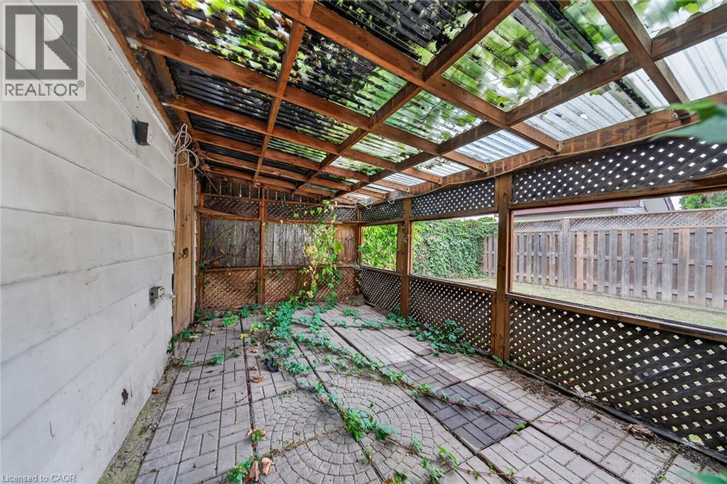11 SELKIRK Avenue - 44