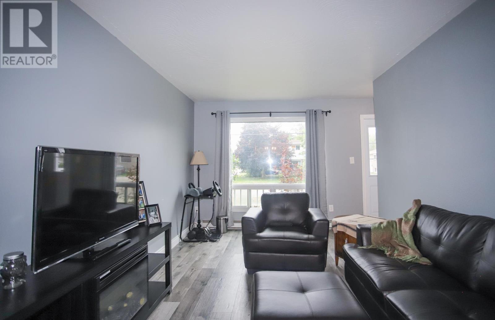 35 Broadview DR - 15