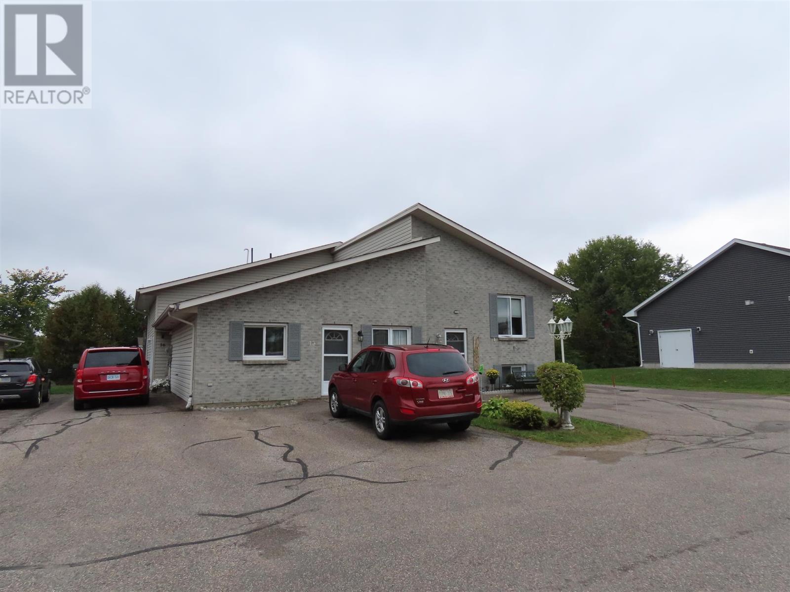3 Elmwood AVE - 2