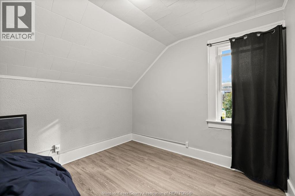 1537 HOWARD - 16