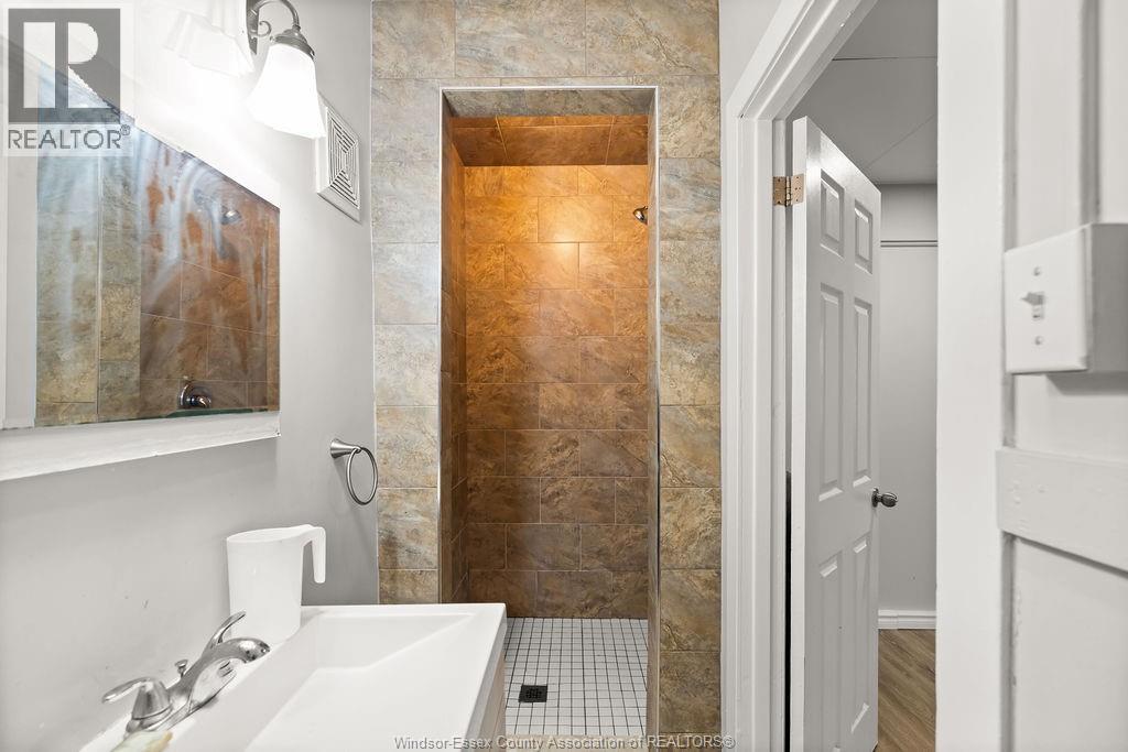 1537 HOWARD - 12