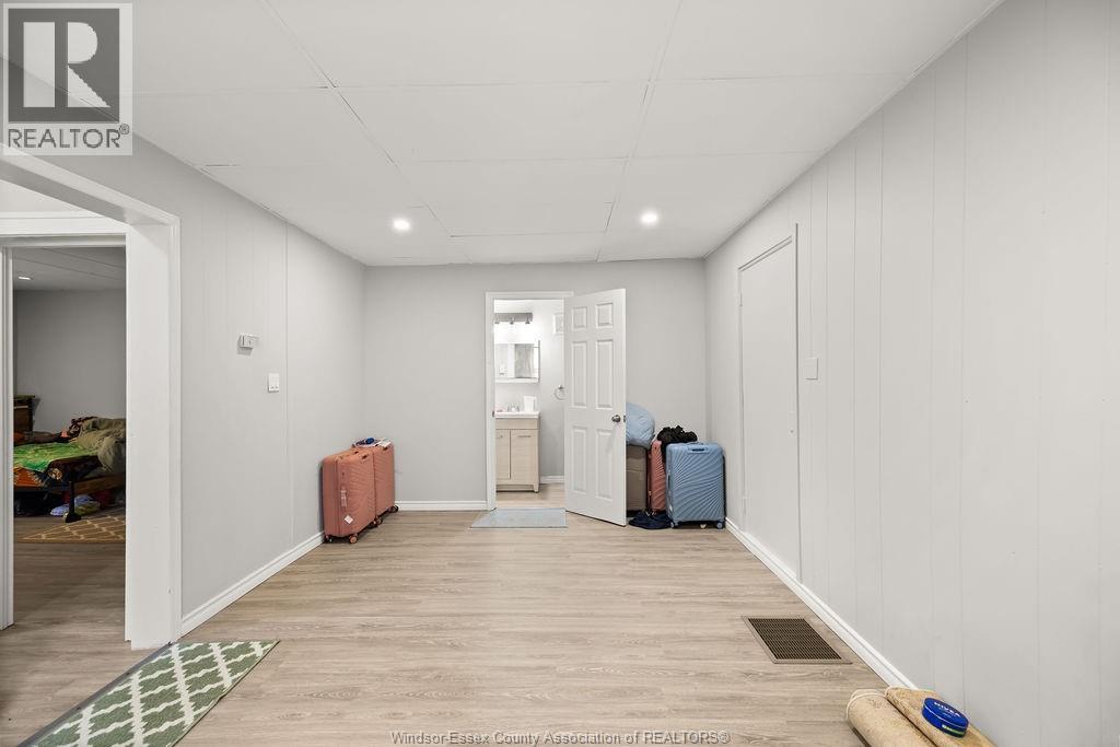 1537 HOWARD - 9