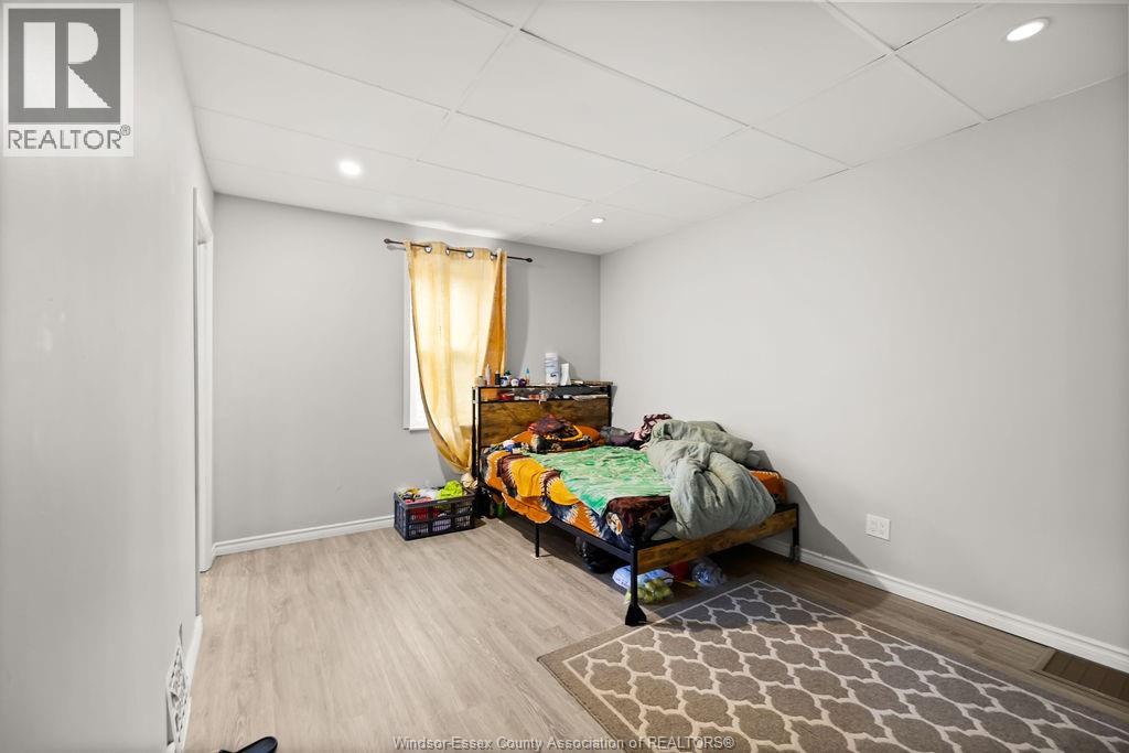 1537 HOWARD - 18