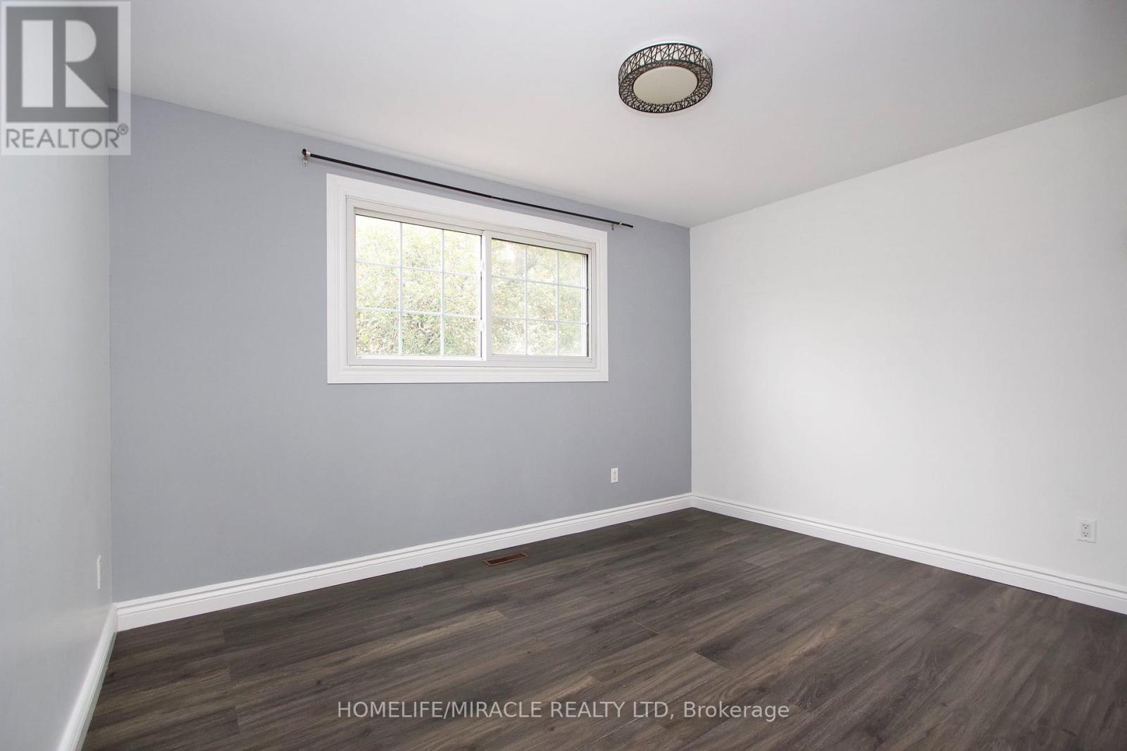 14 PILKINGTON CRESCENT N - 12