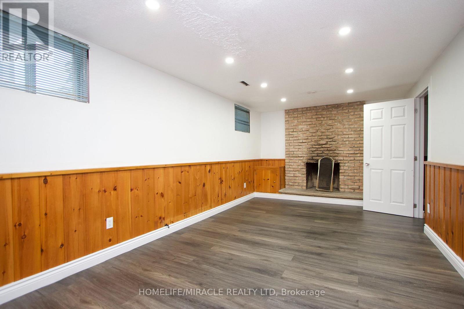 14 PILKINGTON CRESCENT N - 18
