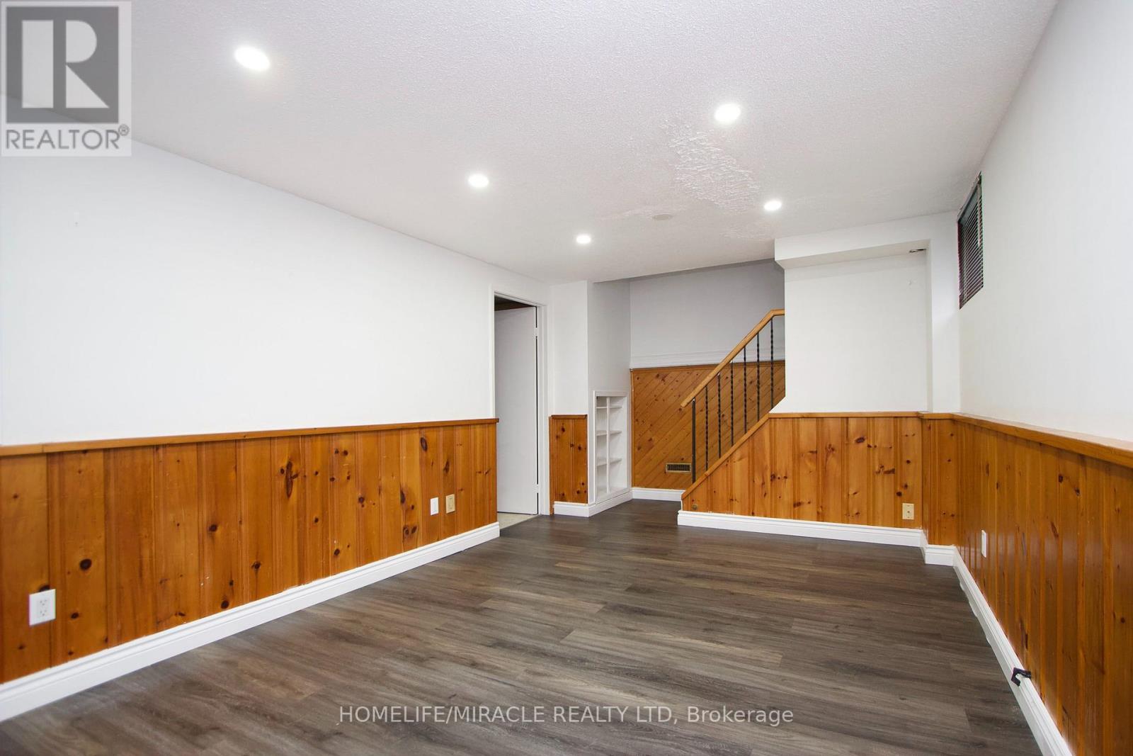 14 PILKINGTON CRESCENT N - 19