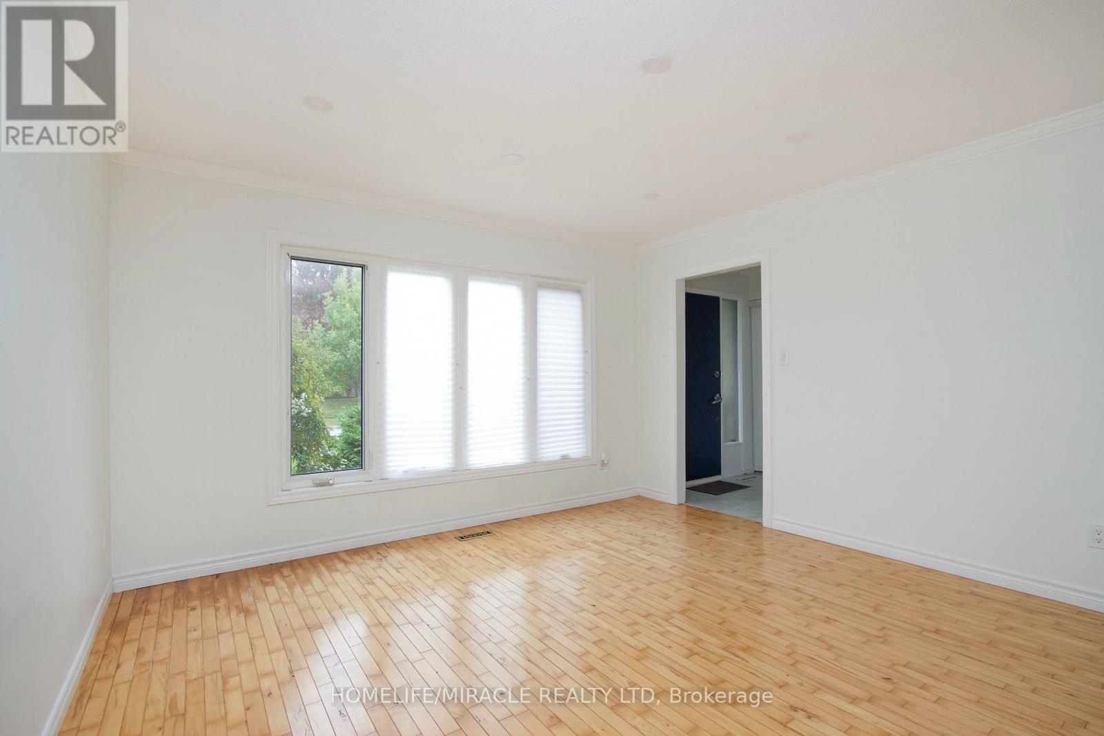 14 PILKINGTON CRESCENT N - 5
