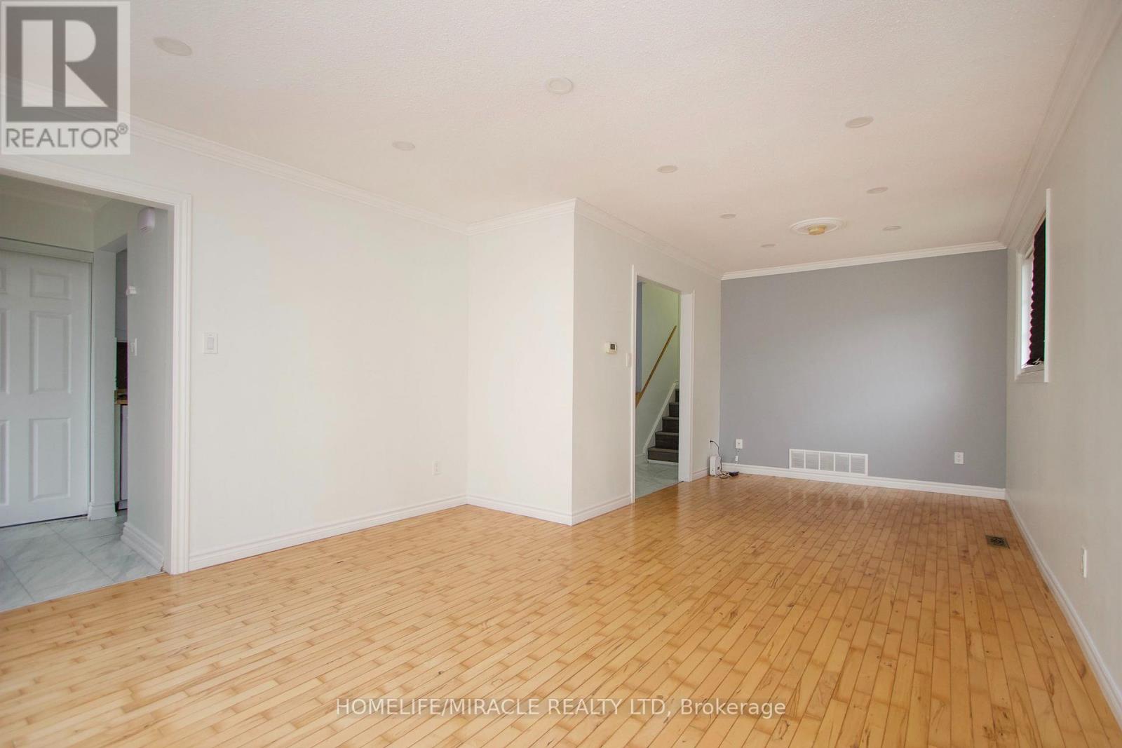 14 PILKINGTON CRESCENT N - Image 6